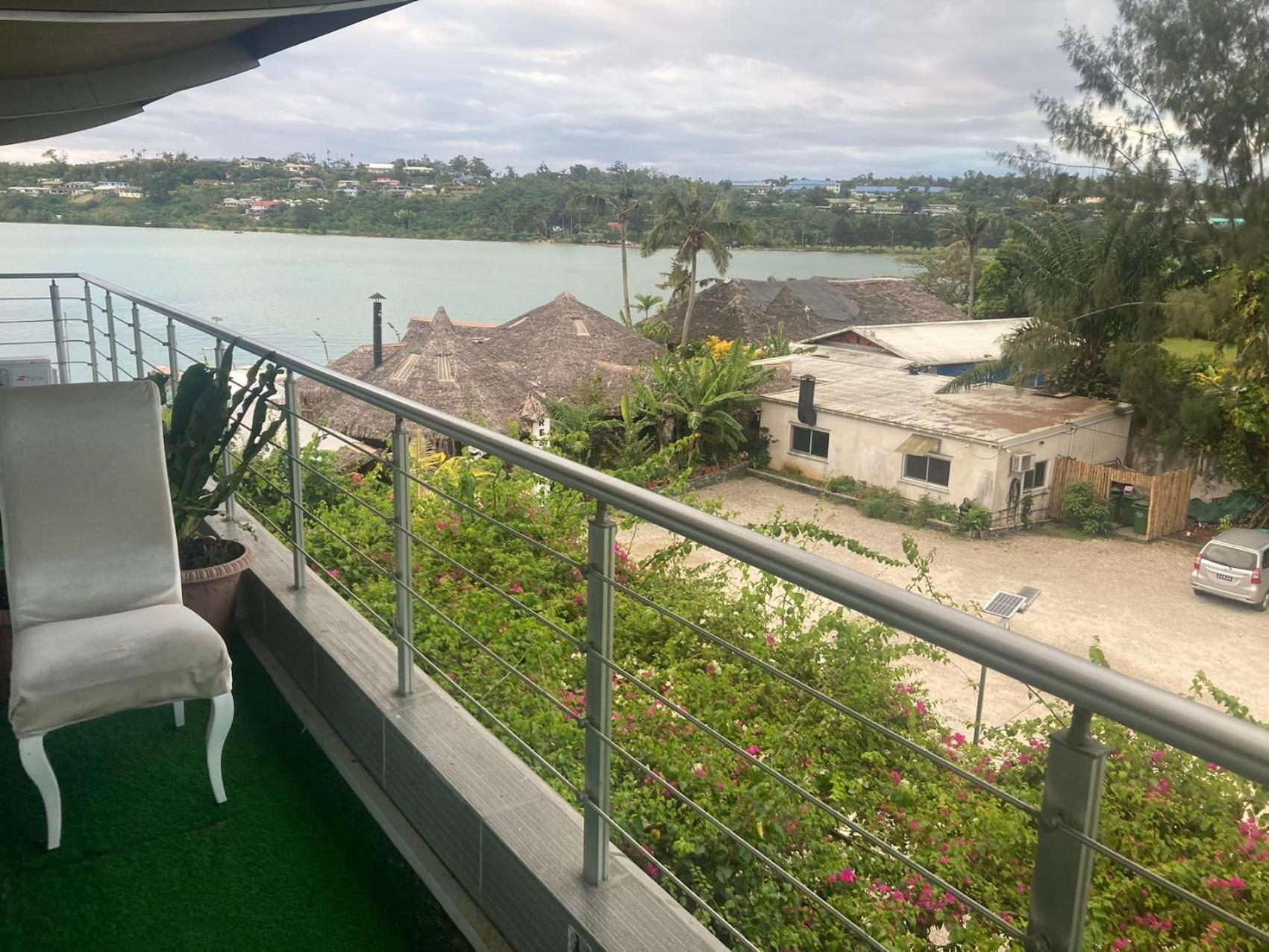 Crystal Beach Hotel Port Vila Exteriör bild