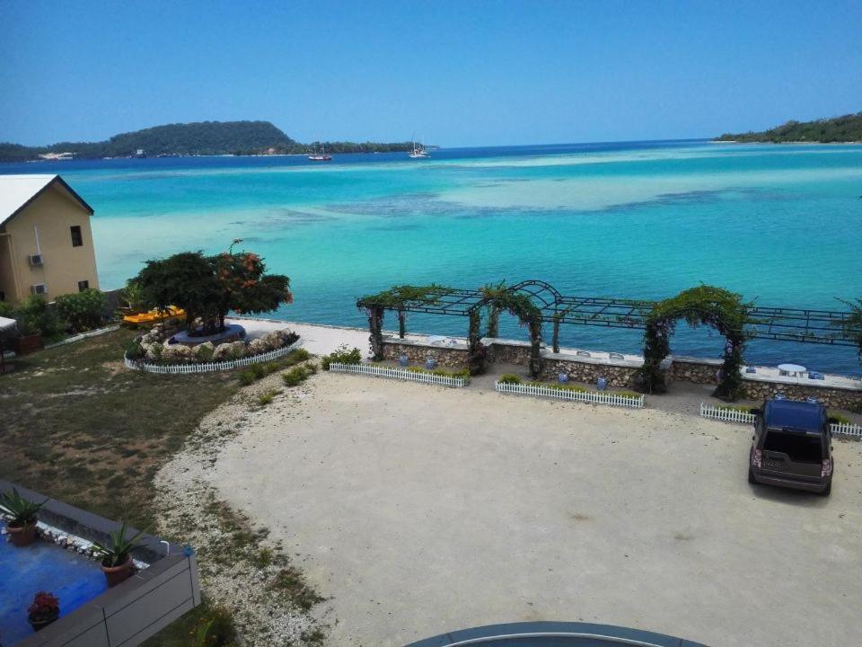 Crystal Beach Hotel Port Vila Exteriör bild