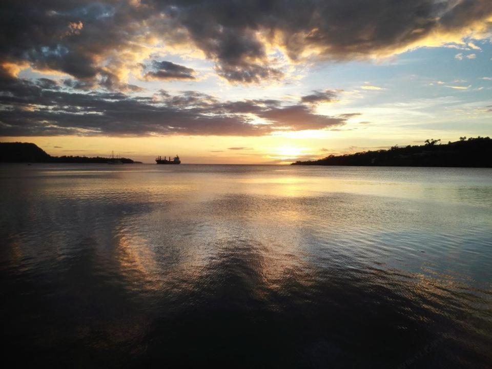 Crystal Beach Hotel Port Vila Exteriör bild