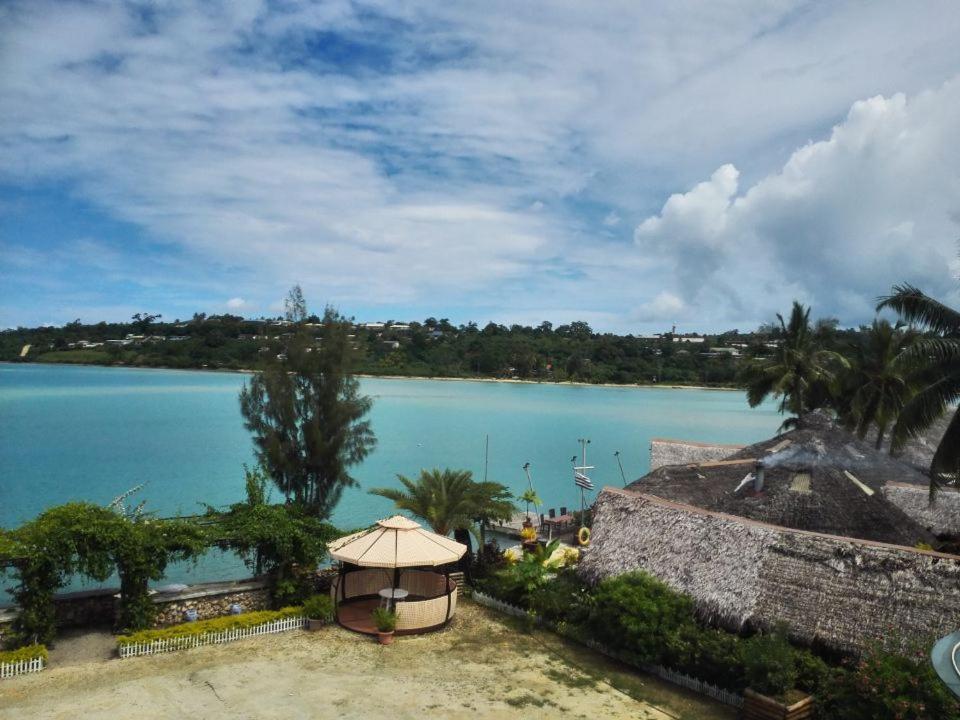 Crystal Beach Hotel Port Vila Exteriör bild