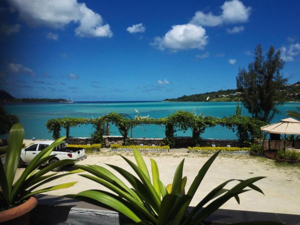 Crystal Beach Hotel Port Vila Exteriör bild